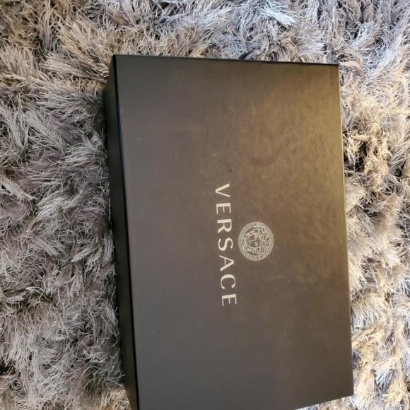 VERSACE, on the floor - Picture 3 of 10